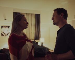 Anja Schneider, Anouk Elias nude - Fur immer Eltern (2021)