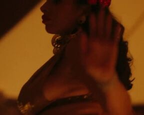 Violeta Valverde sexy - Living (2022) hot scenes