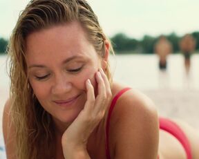 Pauline Knof sexy bikini - Krauses Zukunft (2021) hot kiss scene