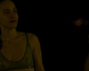 Isaline Prévost sexy - La vie devant (2022) s01e02