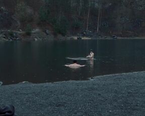 Leona Sklenickova nude - Stínohra (2022)