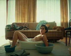 Ioana Iacob nackte - Wir könnten genauso gut tot sein (2022) nudity video