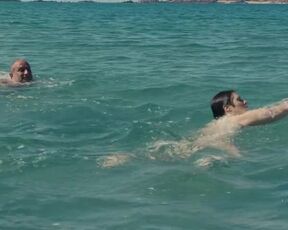 Daphné Patakia nude - Sur la branche (2023)