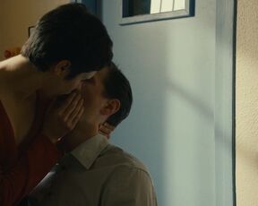 Daphné Patakia nude - Sur la branche (2023)