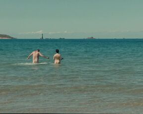 Daphné Patakia nude - Sur la branche (2023)