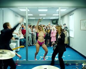 Victoria De Angelis - Maneskin - Gossip ft. Tom Morello (2023) hottest video