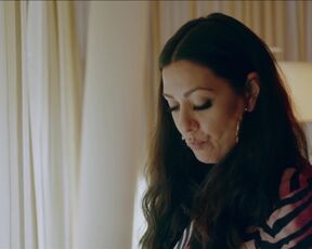 Jasmin Shakeri, Llewellyn Reichman - Deadlines s01e06 (2021) topless scene