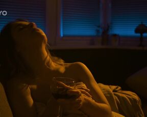 Gabriela Heclová, Zuzana Novotná nude - Extraktori s01e01 (2023)