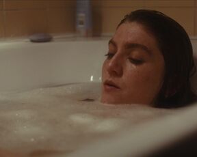 Charlotte De Bruyne sexy - Juliet s01e01 (2023) Bath Short Scene