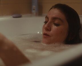 Charlotte De Bruyne sexy - Juliet s01e01 (2023) Bath Short Scene