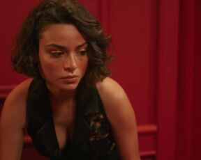 Júlia Palha sexy - O Clube s04e03 (2023) Hot TV Scenes