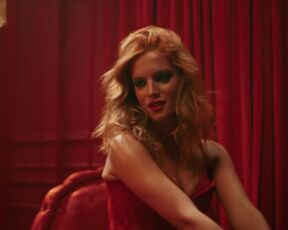 Júlia Palha sexy - O Clube s04e03 (2023) Hot TV Scenes