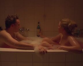 Isabella Wolf - Fett und Fett s02e02 (2019) Nude Scenes