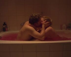 Isabella Wolf - Fett und Fett s02e02 (2019) Nude Scenes