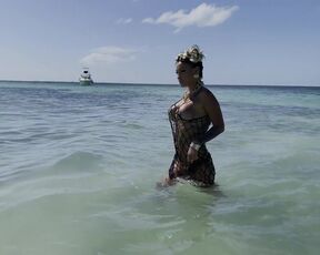 Monika Fox Swims Nude Underwater. Pissing