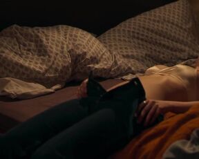 Noémie Merlant topless - Un an, une nuit (2022) nudity scene