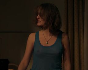 Noémie Merlant topless - Un an, une nuit (2022) nudity scene