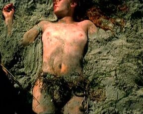 Joanna Pokojska nude - Siec (2003)