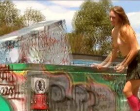 Bare Urban-Roller Girl_1