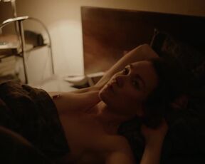 Lisa Maria Potthoff nude - Gefahrliche Wahrheit (2021) Short Topless Bedroom Scene