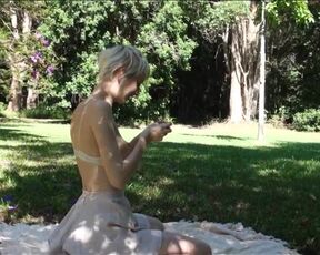 Funny Crazy Nude Girl_1