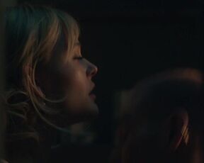 Emily Alyn Lind, Whitney Peak– Gossip Girl s01e01 (2021) Nude Video