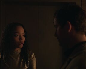 Emily Alyn Lind, Whitney Peak– Gossip Girl s01e01 (2021) Nude Video