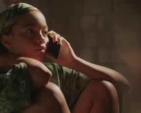Emily Alyn Lind, Whitney Peak– Gossip Girl s01e01 (2021) Nude Video