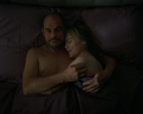 Isabelle Carré sexy - La dégustation (2022) bedclothes-covered scene