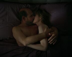 Isabelle Carré sexy - La dégustation (2022) bedclothes-covered scene