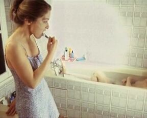 Maelle Genet, Mila Savic nude - Si par un soir d'été une polonaise (2002)