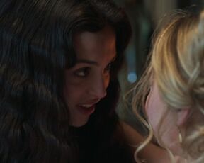 Mia Threapleton hot, Josie Totah Sexy - The Buccaneers s01e05 (2023) Lesbian Kiss