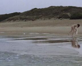 Allison Smith, Hedy Burress - Los anos barbaros (1998) nude scene