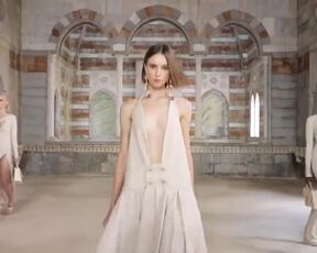 Hot  Fashion Show - GEORGES HOBEIKA Spring (2022, Paris)