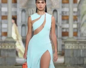Hot  Fashion Show - GEORGES HOBEIKA Spring (2022, Paris)