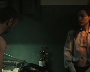 Katharina Schüttler nackte - Die Zukunft ist ein einsamer Ort (2021)