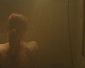 Katharina Schüttler nackte - Die Zukunft ist ein einsamer Ort (2021)