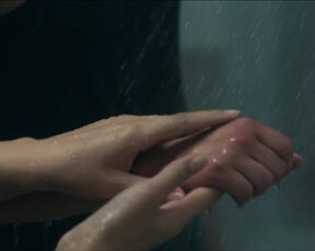 Paolina Neugebauer nackte - Fox in a Hole (2020)