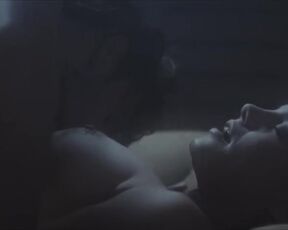 Evgenia Xygorou - To proxenio tis Ioulias s01e01 (2023) nudity video