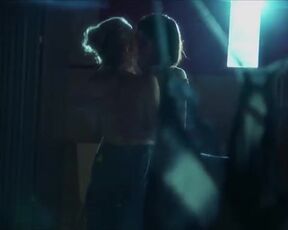 Kathrin Angerer topless, Christina Große ht, Sidney Fahlisch sexy- Nackt über Berlin s01e02e05 (2023)