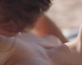 Alicia Lorente nude - La corriente (2023) Naked Beach Scene