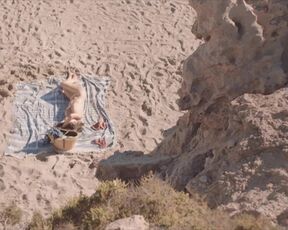Alicia Lorente nude - La corriente (2023) Naked Beach Scene