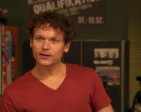 Julia-Maria Köhler sexy - Bodycheck - Mit Herz durch die Wand (2017) Fun Hot Episode