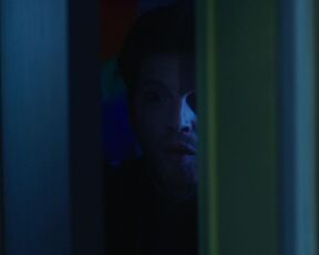 Sarah Perret Vigneau sexy - Petite leçon d'amour (2021)