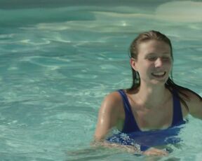 Marie Carrour hot - Les Vagues (2018) Bikini Scenes