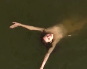 Leanca Grau - Obnagennaya natura (2002) naked scenes