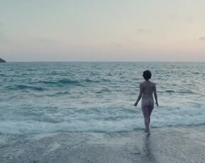 Linda Olsansky nude - What You Don’t Know About Me (Quello che non sai di me) (2019) Topless Movie Scene