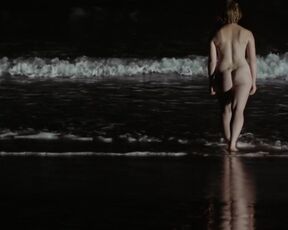 Lou Cantor naked - Full Moon (2017)
