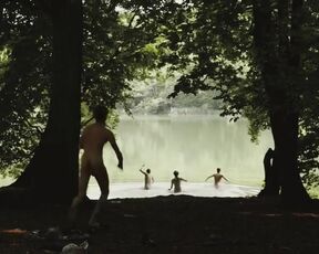 Linn Reusse, Zarina Zoller sexy- In pochenden Zellen (2016)