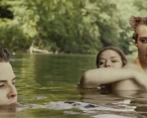 Linn Reusse, Zarina Zoller sexy- In pochenden Zellen (2016)